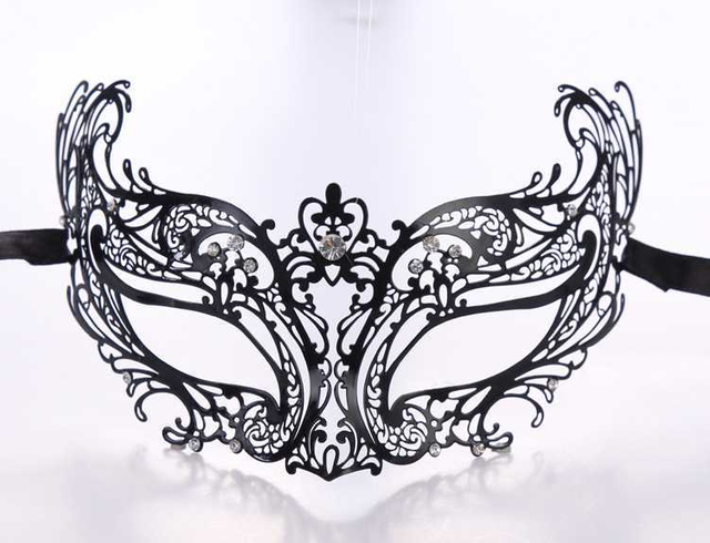 Half Face High-grade Metal Diamond-encrusted Iron Mask Party Halloween Mask Masquerade Party Holiday Supplies