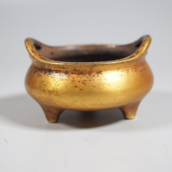 The outer diameter of the copper gilded golden bridge ear incense burner is 80mm.