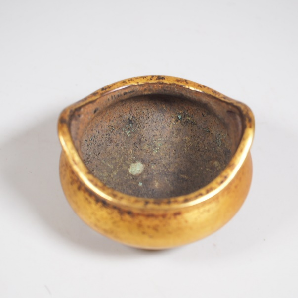 The outer diameter of the copper gilded golden bridge ear incense burner is 80mm.